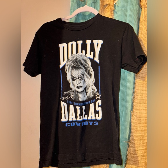 Black Dolly Graphic Tee - Picture 1 of 4